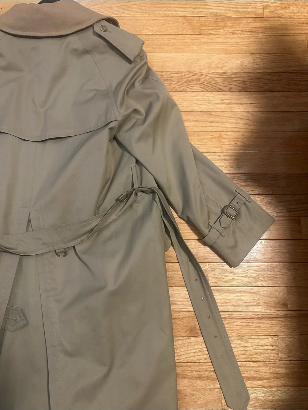 Burberry Beige Men’s Trench Coat with Branded Label Size 40 Regular